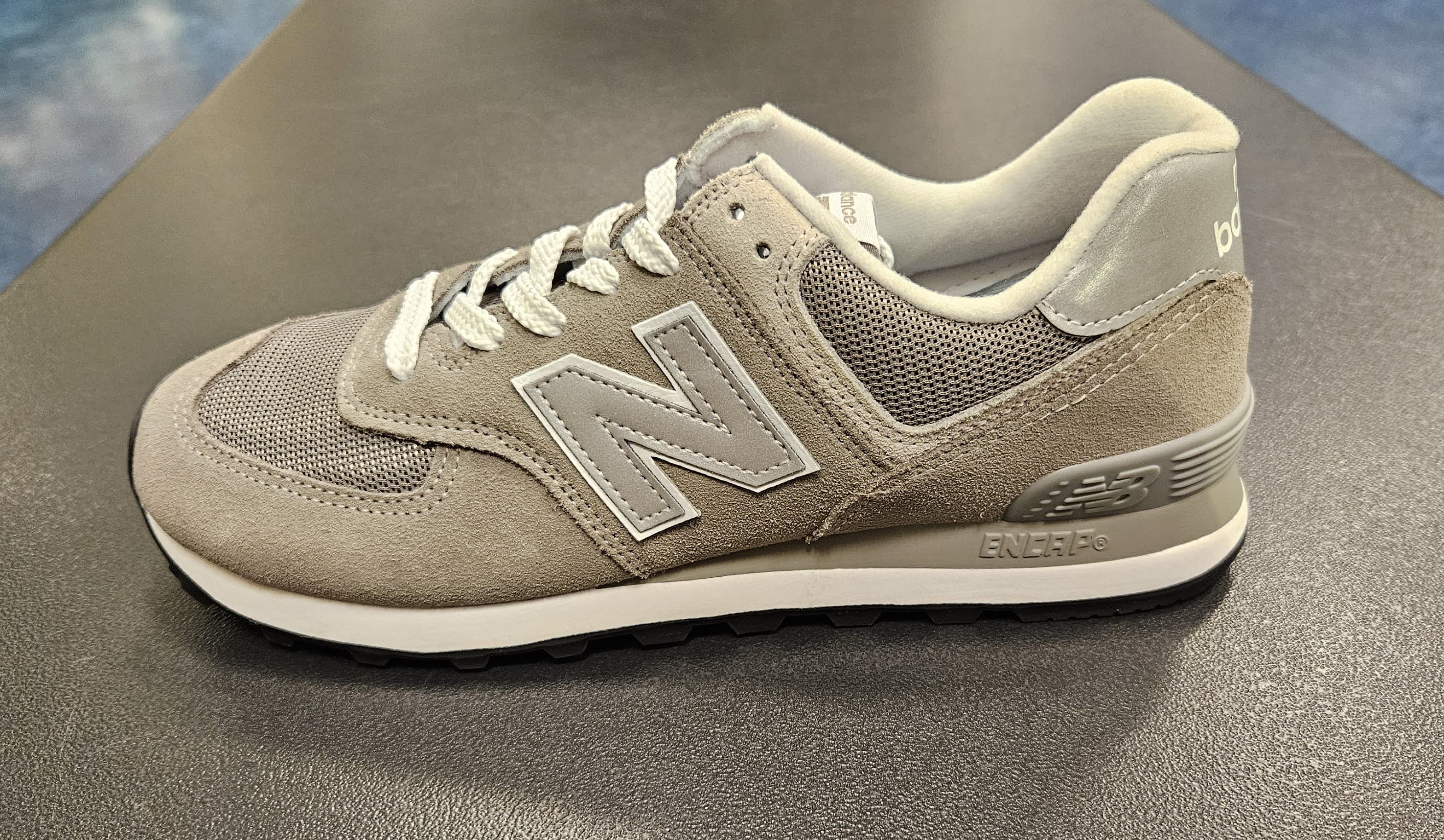 New Balance 574 Classic - gambar 1