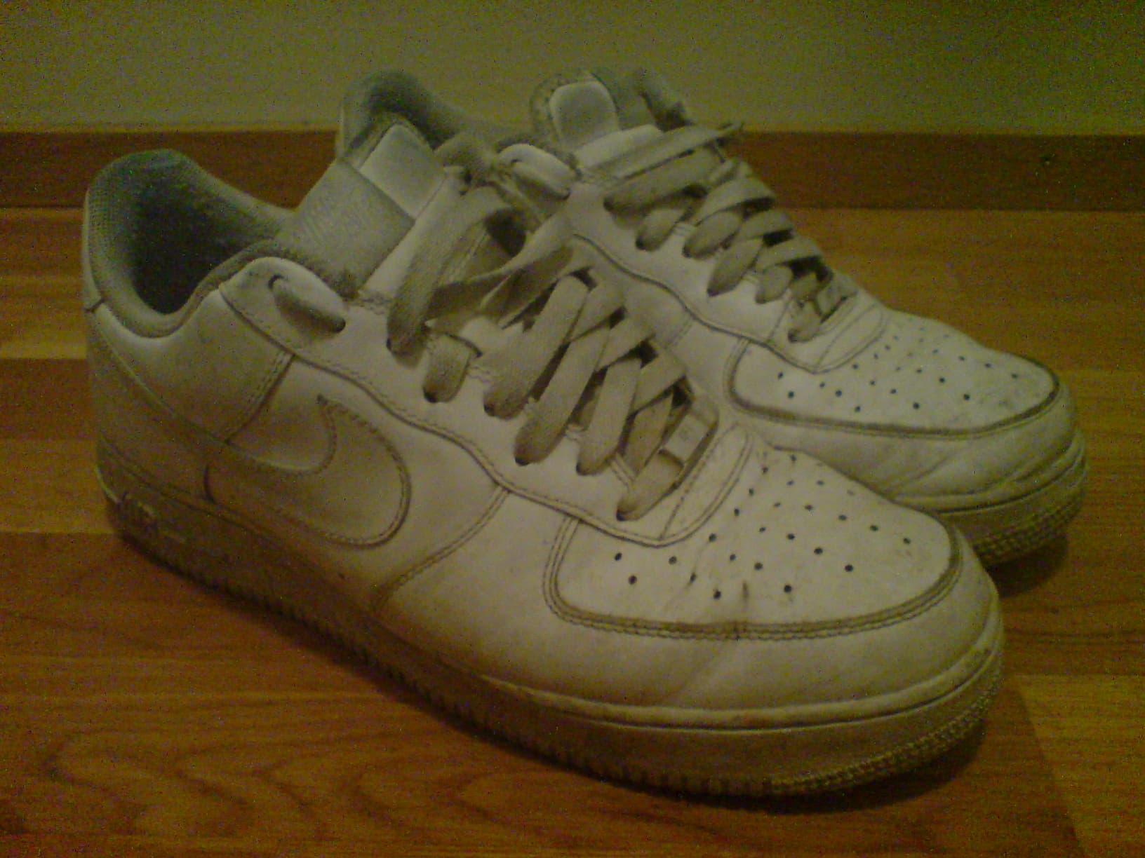 Nike Air Force 1 - gambar 1