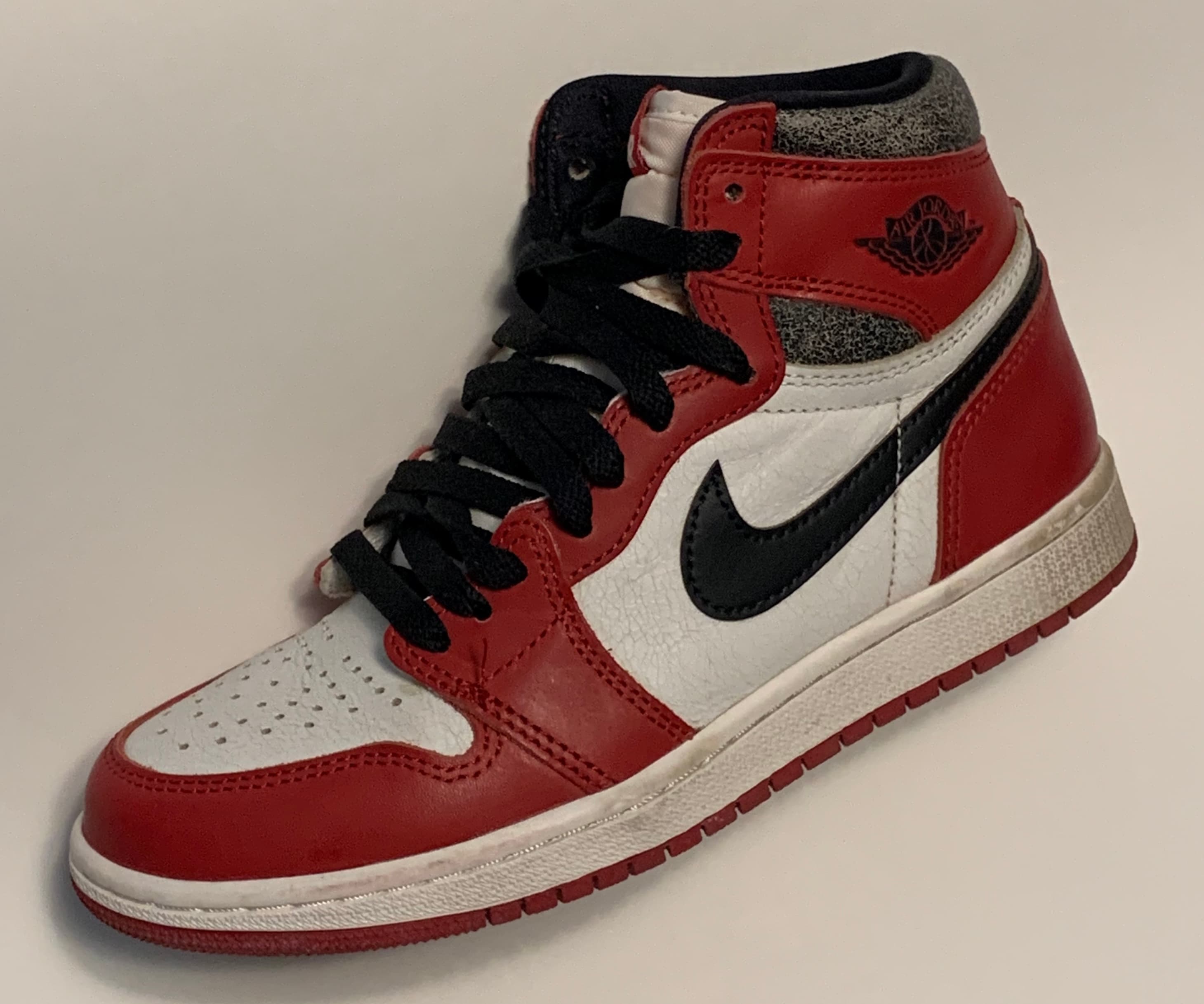 Nike Air Jordan 1 - gambar 1